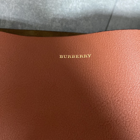 Authentic BNWT Burberry Unisex Leather Messenger - Picture 2 of 12